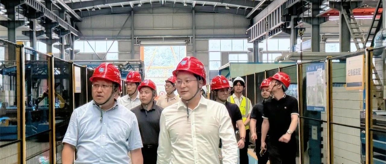 住建部科技与产业化发展中心建筑技术处副处长马欣伯一行赴中建集成参观调研
