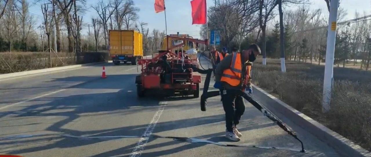 市交通集团蒙晟公路公司启动预防性灌缝养护作业