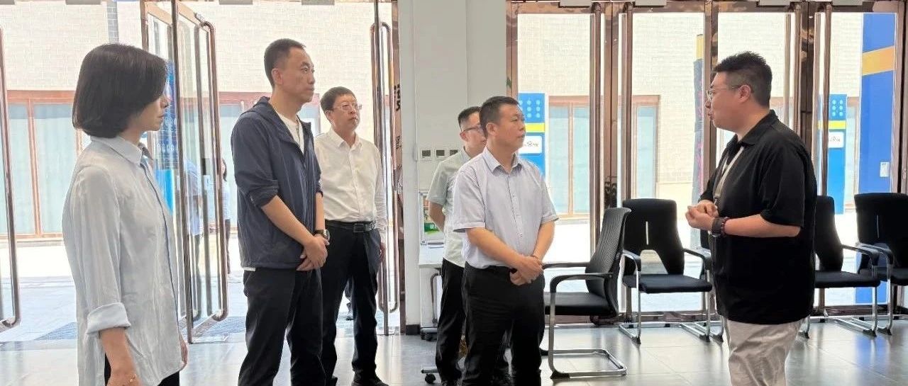 中国移动通信集团山西公司副总经理朱壮军带队在尧都高新区云商产业园考察