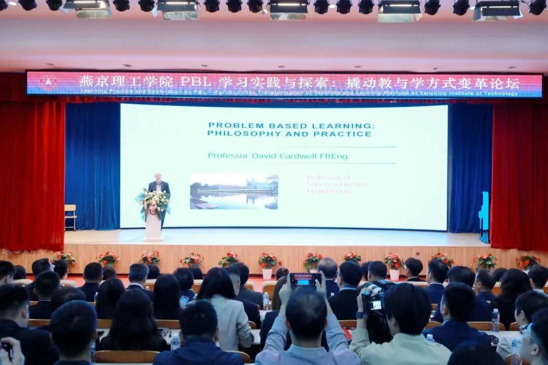 2024.04.22剑桥大学副校长大卫卡德维尔_毒霸看图.jpg