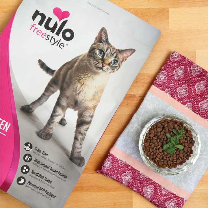 FreeStyle_Cat&Kitten_Chicken_Out_Of_Package_Shot.png