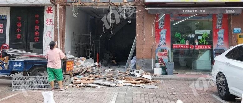实体店难开啊…嘉兴这条美食街不到一百米好几家餐饮店装修，一家待转让！网友：没记错的话，有些过年才开的！