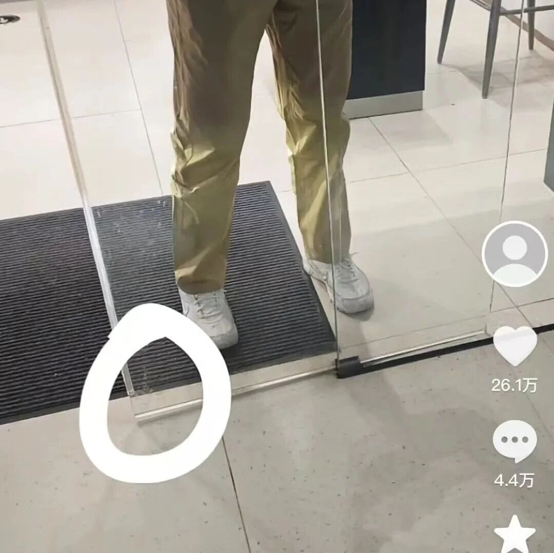 “你的脚夹到了门”? 网友爆料试驾遭感应门夹脚反被要求赔偿,最新回应
