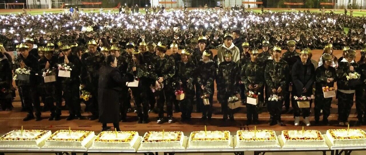 学生军训特色系列活动 | 暖心限定!迷彩青春与集体生日双向奔赴