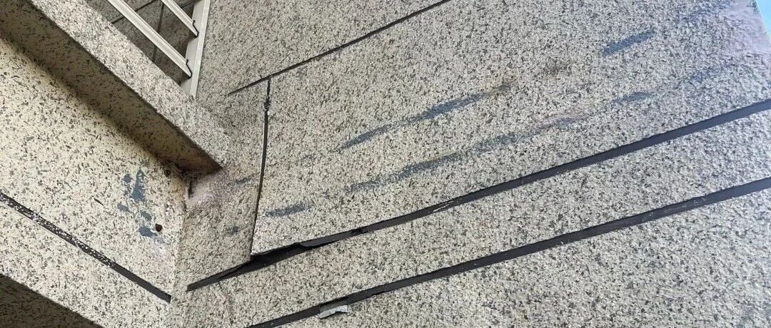 真的天塌了,刚做好别墅外墙怎么就掉了??