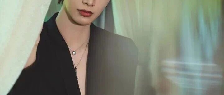 短剧“顶流”演员被女友实名举报涉毒，称同居期间多次吸毒，曾被警方带走，本人发声